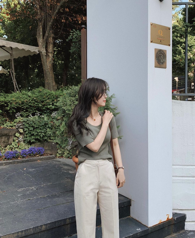 Hè diện quần trắng cho mát nhưng để sành điệu không chê được điểm nào, bạn nên ghim 12 cách mặc của gái Hàn-10