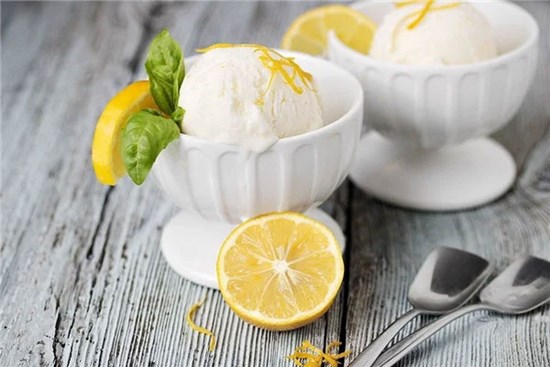 Làm kem tươi bằng tay tại nhà ngon bất bại, không cần máy chỉ 10 phút là xong!