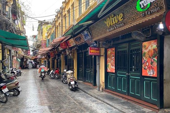Loạt phố ẩm thực “xuyên đêm” ở Hà Nội lao đao vì dịch, tiểu thương bỏ quán về quê