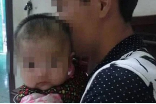 Vô tình cầm điện thoại bạn gái, người đàn ông phát hiện ra mình chỉ là kẻ 