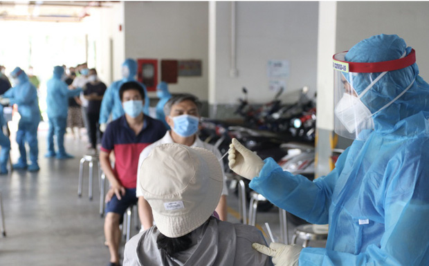Số ca mắc Covid-19 tại TP.HCM tăng kỷ lục, chuyên gia đề xuất cho người dân tự test Covid-19-1