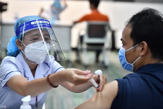 Ai không được tiêm vaccine Covid-19?