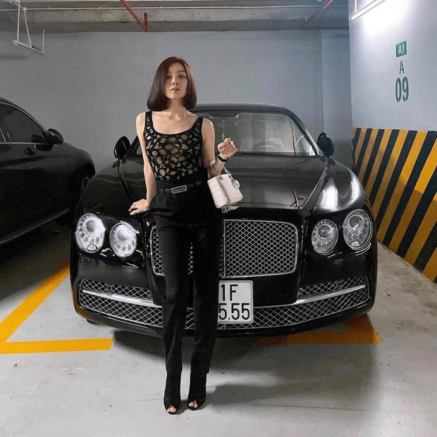 Bức ảnh toát ra mùi giàu có của Lệ Quyên: Trước mặt là xế hộp sang xịn, nhìn đến ngôi biệt thự phía sau còn choáng hơn!-7