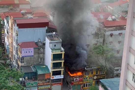 Cháy quán cháo lòng giữa nắng nóng 39 độ C