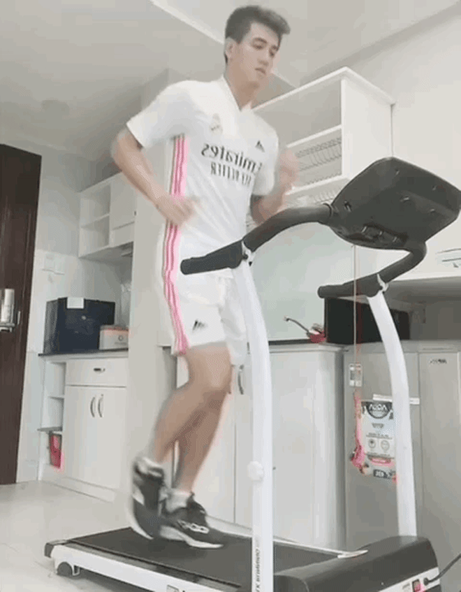 Tiến Linh làm gì cho hết ngày khi cách ly ở khu nhà giàu Sài Gòn?-4