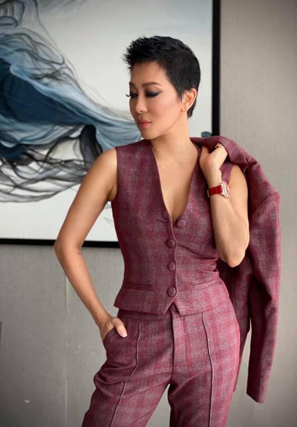 MC Kỳ Duyên khiến người hâm mộ ngỡ ngàng với tóc ngắn tomboy, thân hình quyến rũ ở tuổi 56-1