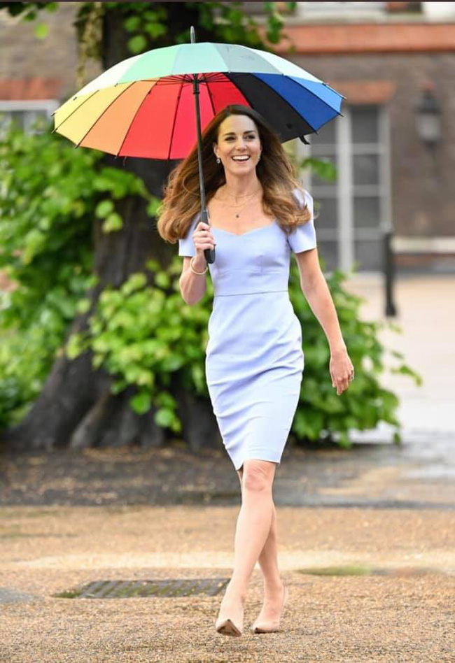 Meghan tự tố mình nói dối khi thực hiện cuộc phỏng vấn đầu tiên sau khi sinh con gái, vô tình giúp chị dâu Kate tỏa sáng-3