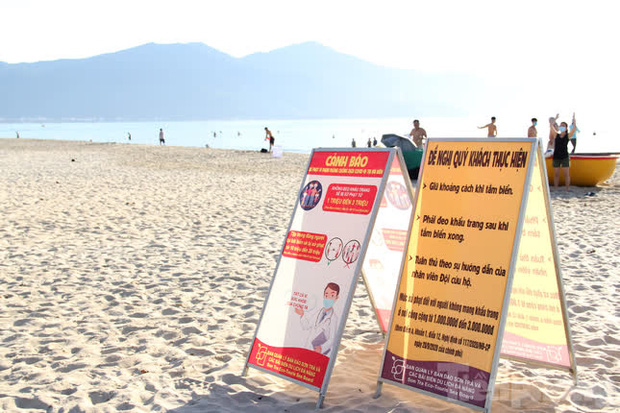 Bãi biển Đà Nẵng ra sao trước giờ cấm tắm?-2