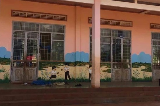 Phát hiện thi thể thiếu nữ đang phân hủy trong trường học