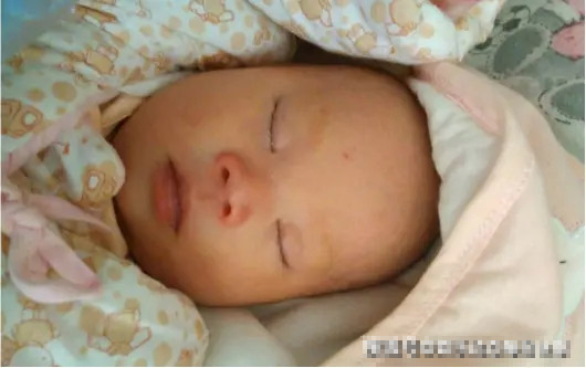 Người phụ nữ 39 tuổi vất vả mang thai lần 3 để sinh con trai cho nhà chồng nhưng khi đứa bé ra đời, mẹ chồng chết lặng và chối bỏ-3