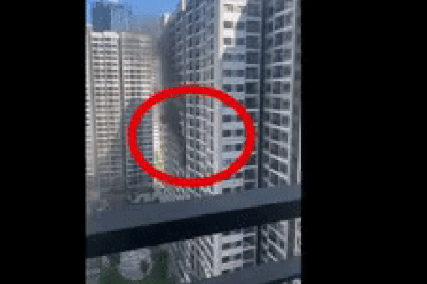 Hà Nội: Cháy khu vực đặt cục nóng điều hoà chung cư cao cấp giữa trời nắng 40 độ-1