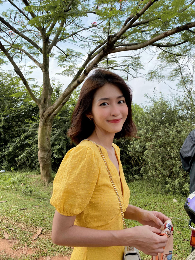 Khả Ngân gây lo lắng khi xuất hiện với gương mặt hốc hác, lộ rõ xương ức khi mặc áo khoét cổ sâu-4