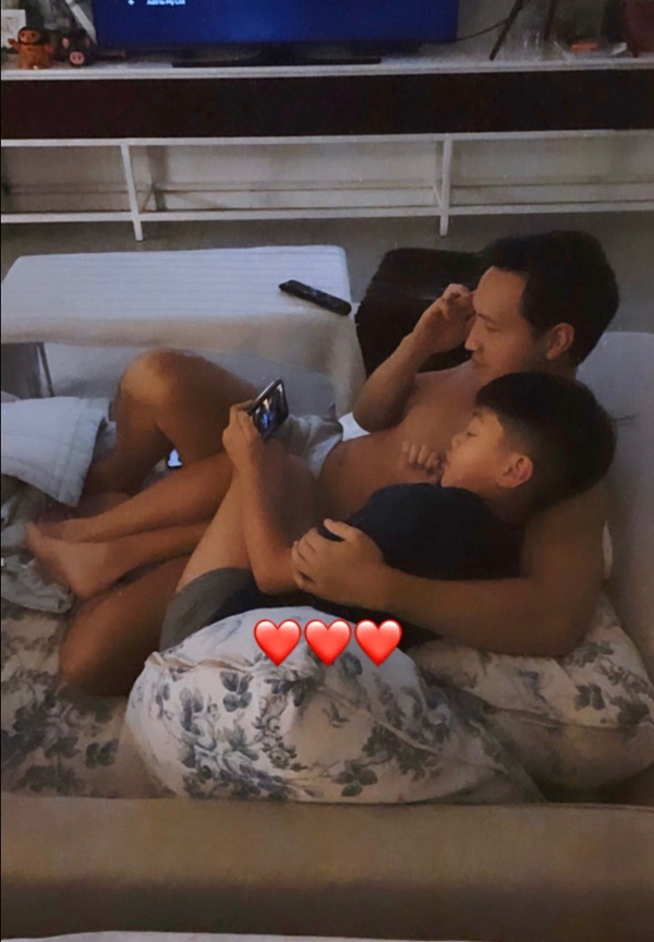 Điểm mặt những ông bố dượng vàng” trong làng Vbiz: Kim Lý và con trai Hồ Ngọc Hà thân thiết không rời, Ưng Hoàng Phúc kèm con trai vợ học mỗi ngày-5
