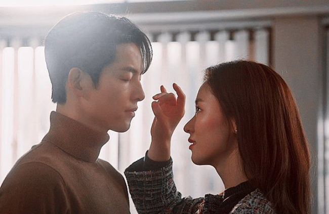 Vợ nghiện mua online, một lúc nhận hơn 30 gói hàng, tôi tức giận tát cô ấy, sau khi khui hàng lại phải quỳ gối cầu xin tha thứ-1