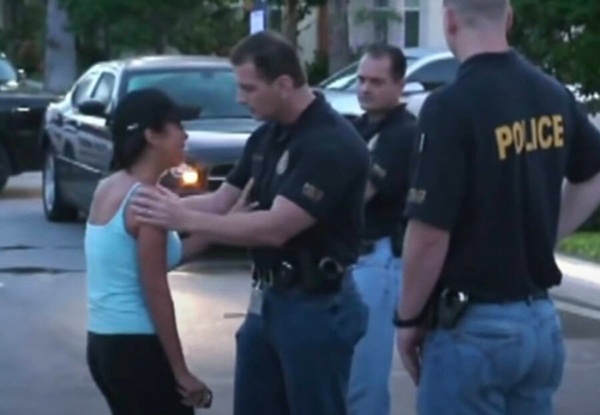 Nhận tin chồng bị giết, vợ ngã quỵ trước cửa nhà diễn màn kịch hoàn hảo với cảnh sát trước khi bị người chết quay về vạch mặt-5