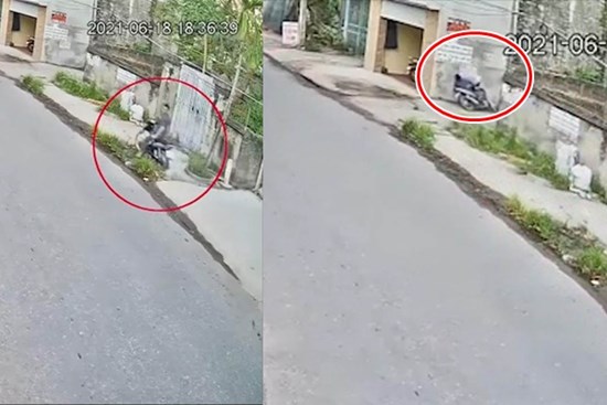 Vừa đi vừa ngoái nhìn, nam thanh niên lao thẳng xe máy vào tường