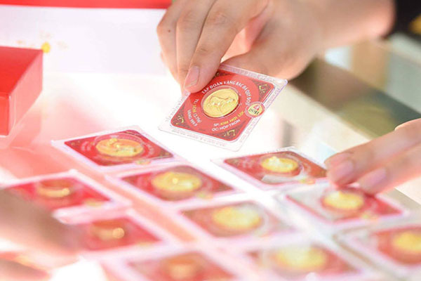 Giá vàng hôm nay 22/6: USD tăng giá, vàng sụt giảm-2