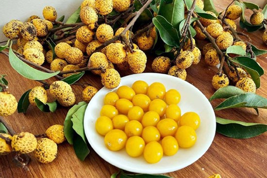 Nhãn rừng mọc trên núi đá, muốn ăn đặt trước cả tuần may ra mới có