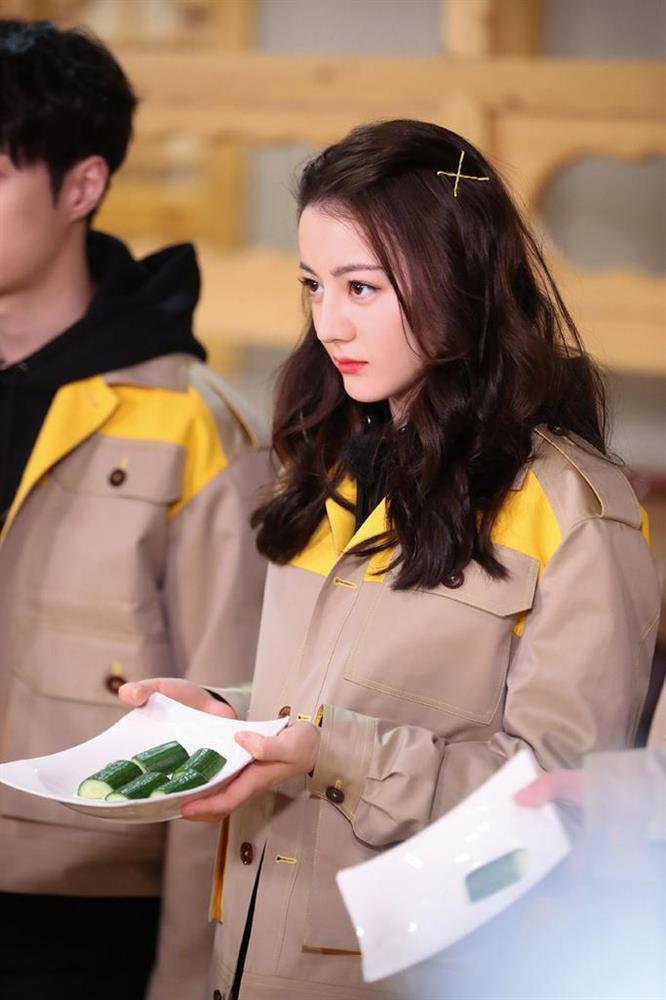 Địch Lệ Nhiệt Ba luôn tuân thủ 5 tips làm đẹp này để da dẻ căng mướt, vóc dáng nuột nà-6