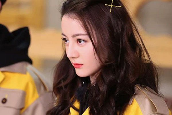 Trái khoáy như Nhiệt Ba: Lên sân khấu khoe body bạo liệt, đời thường chỉ mê đồ nam thùng thình-15