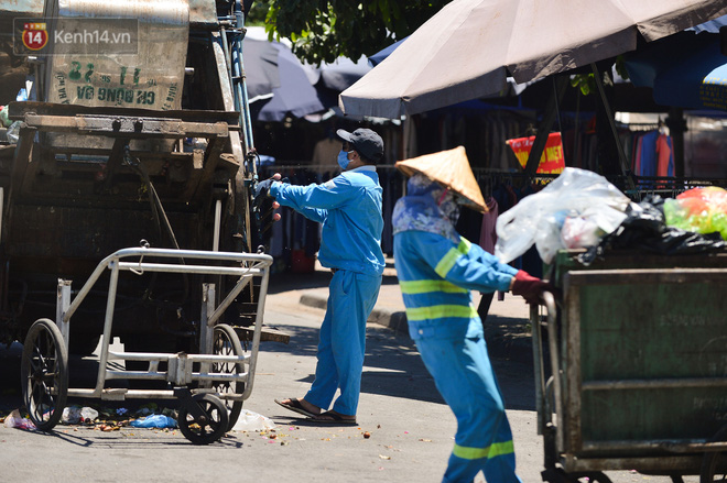 Nắng nóng đỉnh điểm lên đến gần 50 độ C tại Hà Nội: Mặt đường bốc hơi, người dân chật vật mưu sinh-11