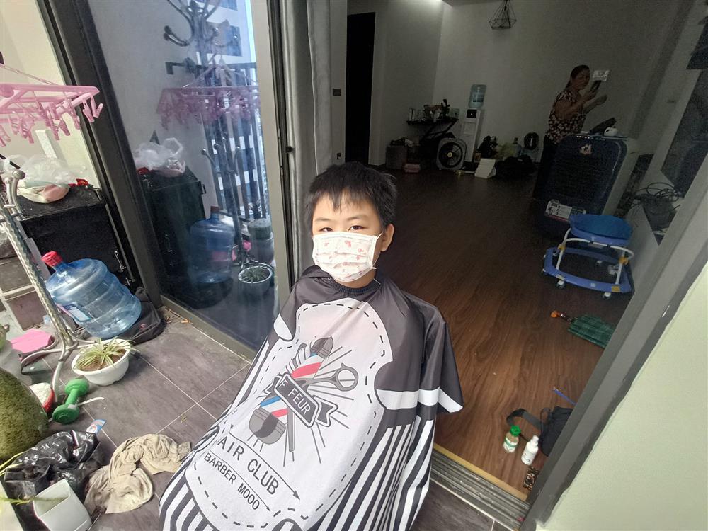 Dịch vụ cắt tóc về tận nhà hút khách trong mùa dịch-11