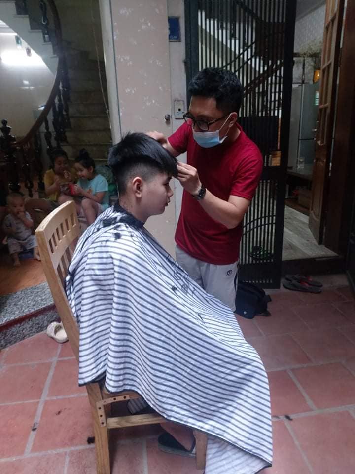Dịch vụ cắt tóc về tận nhà hút khách trong mùa dịch-5