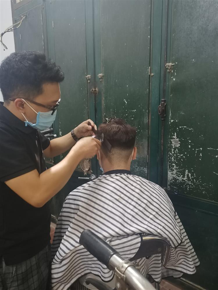 Dịch vụ cắt tóc về tận nhà hút khách trong mùa dịch-9