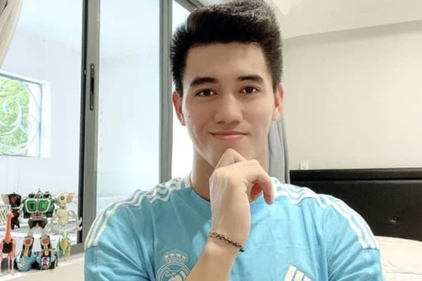 Ngày thứ 4 cách ly của ĐT Việt Nam: Dàn nam thần mở đại hội khoe múi sầu riêng, trai có vợ hướng về gia đình-16