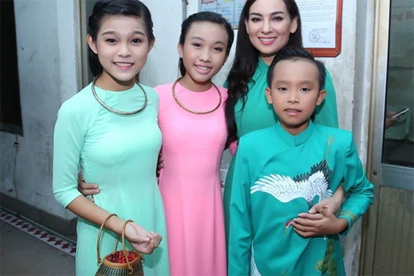 Tuổi thơ kín tiếng và điều đặc biệt về cô con gái ruột duy nhất của Phi Nhung-6