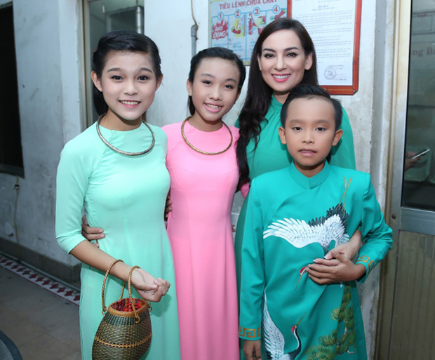 Quản lý bất ngờ tiết lộ 2 con gái nuôi của Phi Nhung chịu thiệt thòi khi Hồ Văn Cường chuyển tới-2