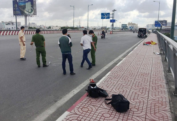 TP.HCM: Người đàn ông tử vong bất thường trên cầu Bình Lợi, mặt đường có vết cào xước-2