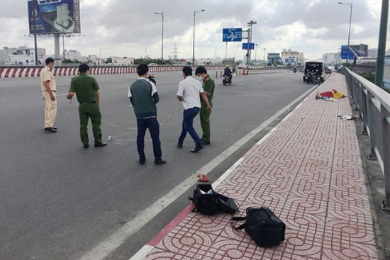 TP.HCM: Người đàn ông tử vong bất thường trên cầu Bình Lợi, mặt đường có vết cào xước