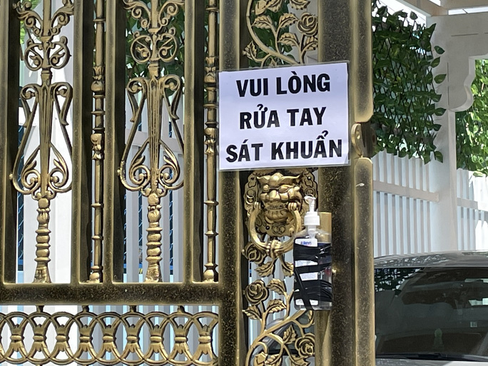 Loạt ảnh cận cảnh muôn kiểu chống dịch của người dân TP HCM-4