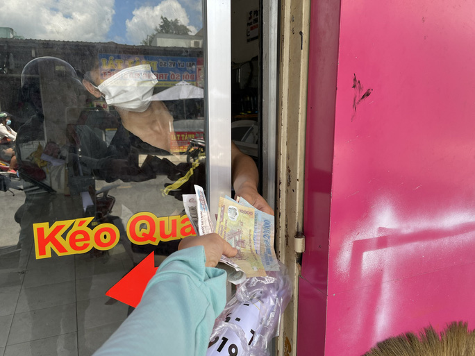 Loạt ảnh cận cảnh muôn kiểu chống dịch của người dân TP HCM-6