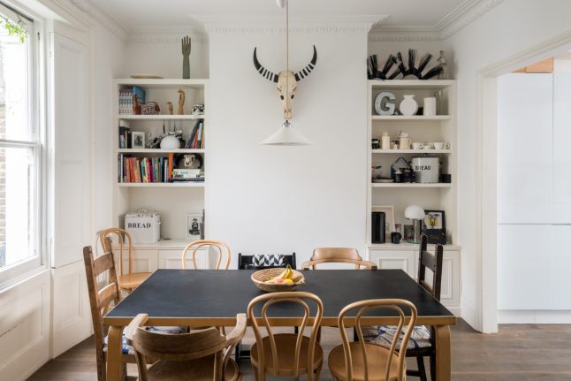 Ngôi nhà với cách bài trí cá tính nhưng không kém phần hiện đại cùng khoảng vườn xanh tươi, là chốn lui về khiến nhiều người mơ ước-5