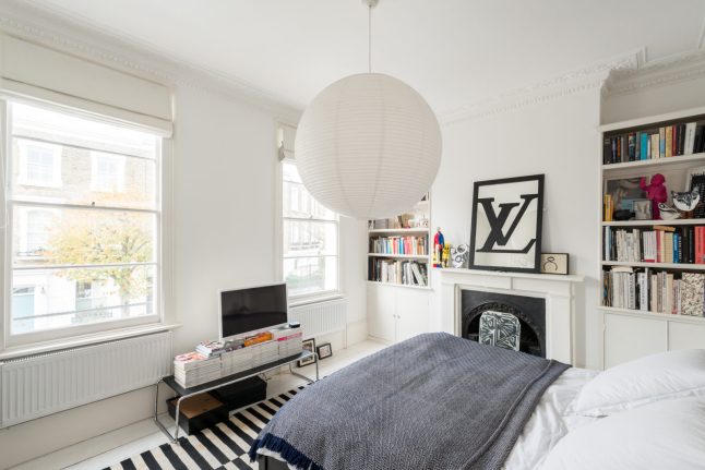 Ngôi nhà với cách bài trí cá tính nhưng không kém phần hiện đại cùng khoảng vườn xanh tươi, là chốn lui về khiến nhiều người mơ ước-8