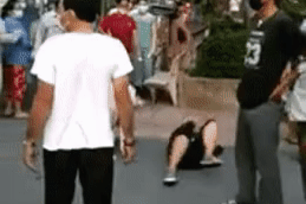 Đỗ xe tranh thủ đi ăn bún trong ngày đầu Hà Nội nới lỏng, tài xế taxi nước mắt lưng tròng khi quay lại-8