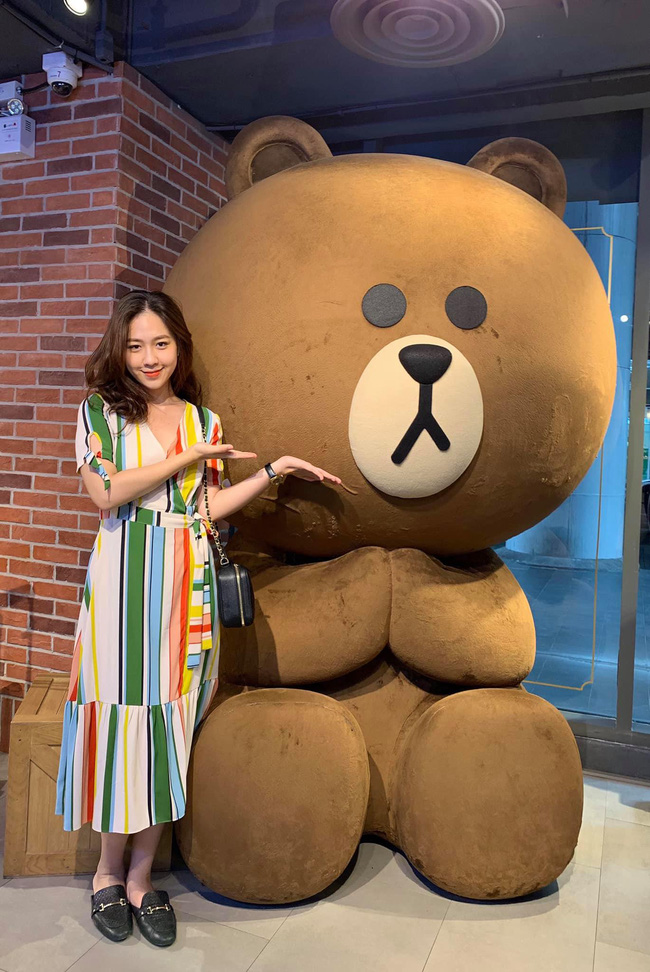 Nàng BTV được bạn trai doanh nhân cầu hôn trên máy bay: Style ngập váy vóc, không thiếu những set khoe dáng chuẩn đét-9