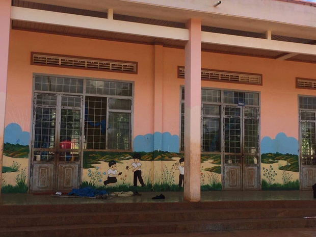 Thi thể cô gái phân hủy trong phòng học: Bảo vệ vô tình khóa trái cửa?-1