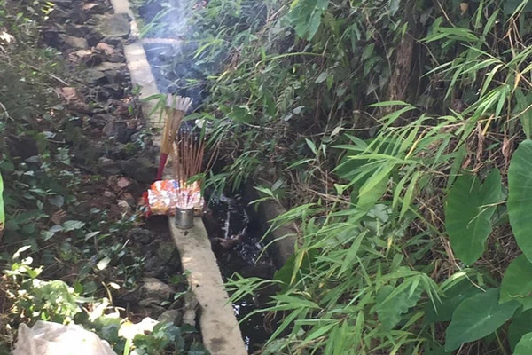 Sản phụ bỏ con mới đẻ dưới cống nước là thiếu nữ 16 tuổi-3