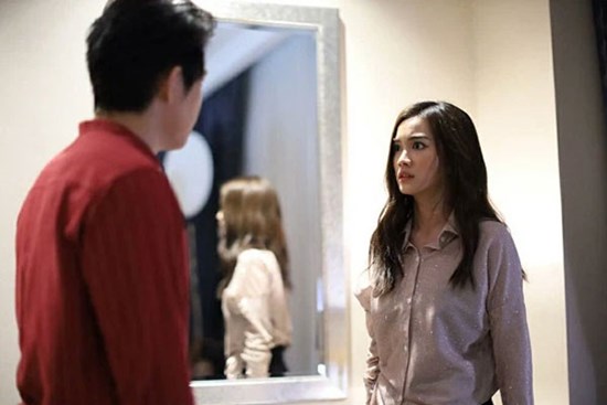 Đang ngồi ăn cơm với mẹ chồng, bà bỗng nổi trận lôi đình kéo tôi đi đến một nơi bất ngờ