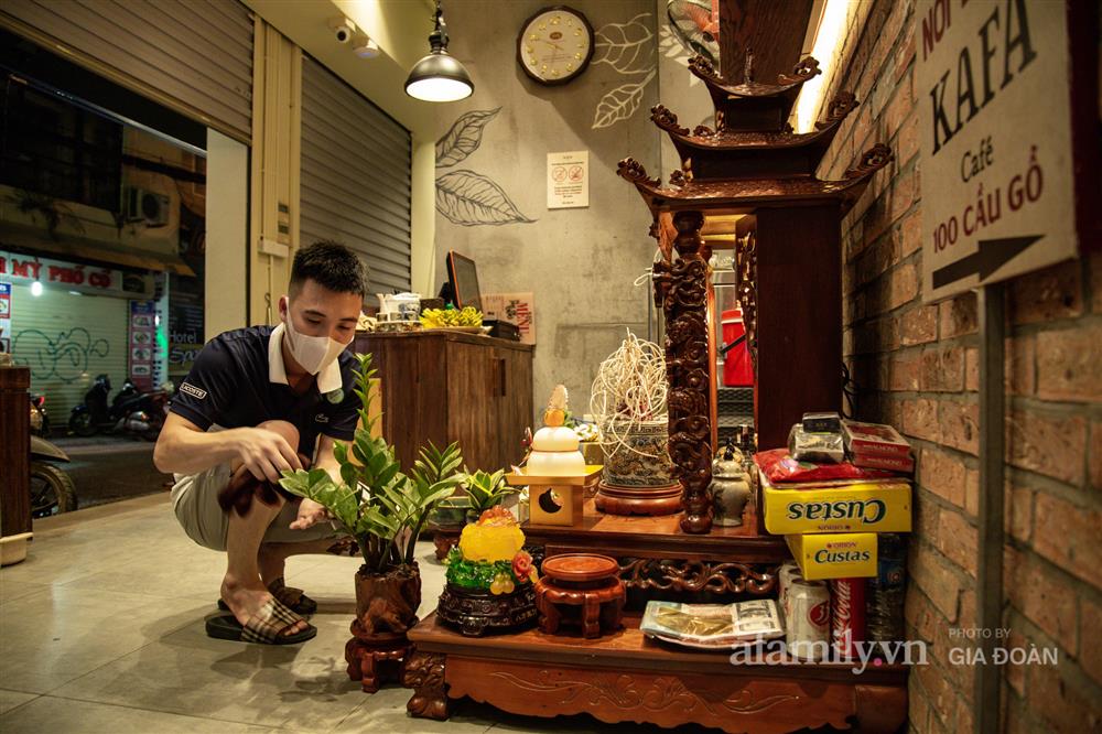 Hà Nội đêm qua không ngủ, tiểu thương phố cổ tất bật dọn dẹp đến sáng, vui như trúng số vì vừa hết cách ly lại được mở quán bán hàng!-8