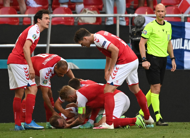 Chuyện hôn nhân sến súa của Hiệp sĩ mù” từng suýt chết&nbsp;trên sân cỏ: Tình đầu cũng là tình cuối với bạn gái vũ công-1