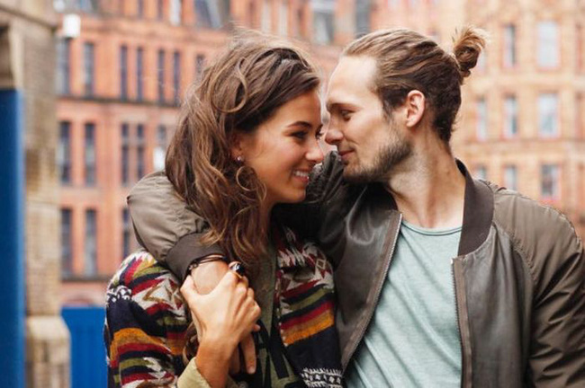 Chuyện hôn nhân sến súa của Hiệp sĩ mù” từng suýt chết trên sân cỏ: Tình đầu cũng là tình cuối với bạn gái vũ công-3
