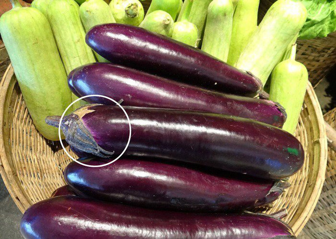 Mua cà tím, ghi nhớ 4 điều này để chọn được quả tươi ngon, không bị đắng-2