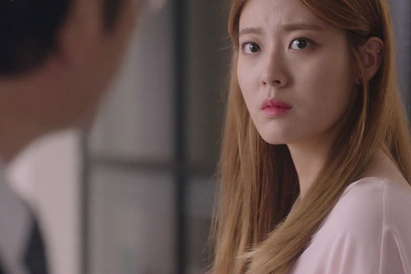 Con dâu tương lai vừa dọn mâm cơm, bố mẹ chồng sầm mặt, sau vài lời mát mẻ của người yêu, cô gái thể hiện thái độ-2