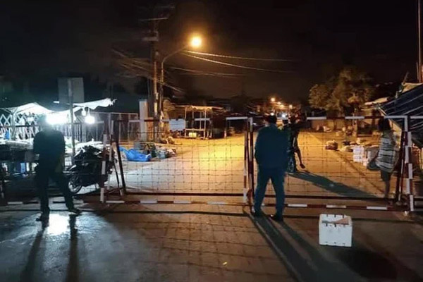 Xót xa bé gái còn nguyên dây rốn bị vứt trước cổng bệnh viện ở Vũng Tàu-2