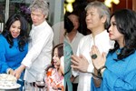 Diva Thanh Lam khoe ảnh tình tứ bên chồng bác sĩ sau lễ dạm ngõ, nhìn nụ cười là biết hạnh phúc thế nào-4