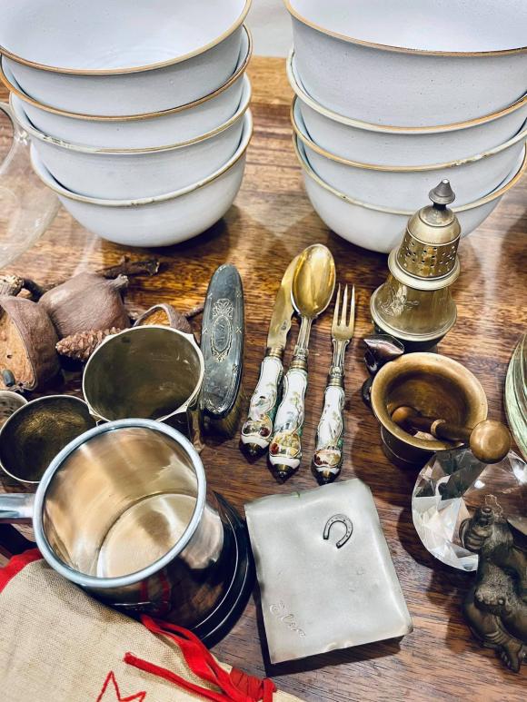 Đoan Trang chuyển gần 200 thùng đồ từ Việt Nam qua nhà mới ở Singapore-7